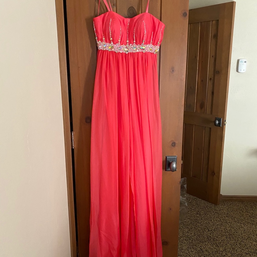 *NEVER WORN* La Femme strapless prom dress